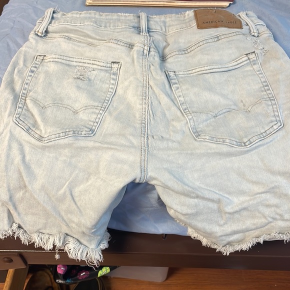 Almost white Jean shorts - Picture 2 of 2